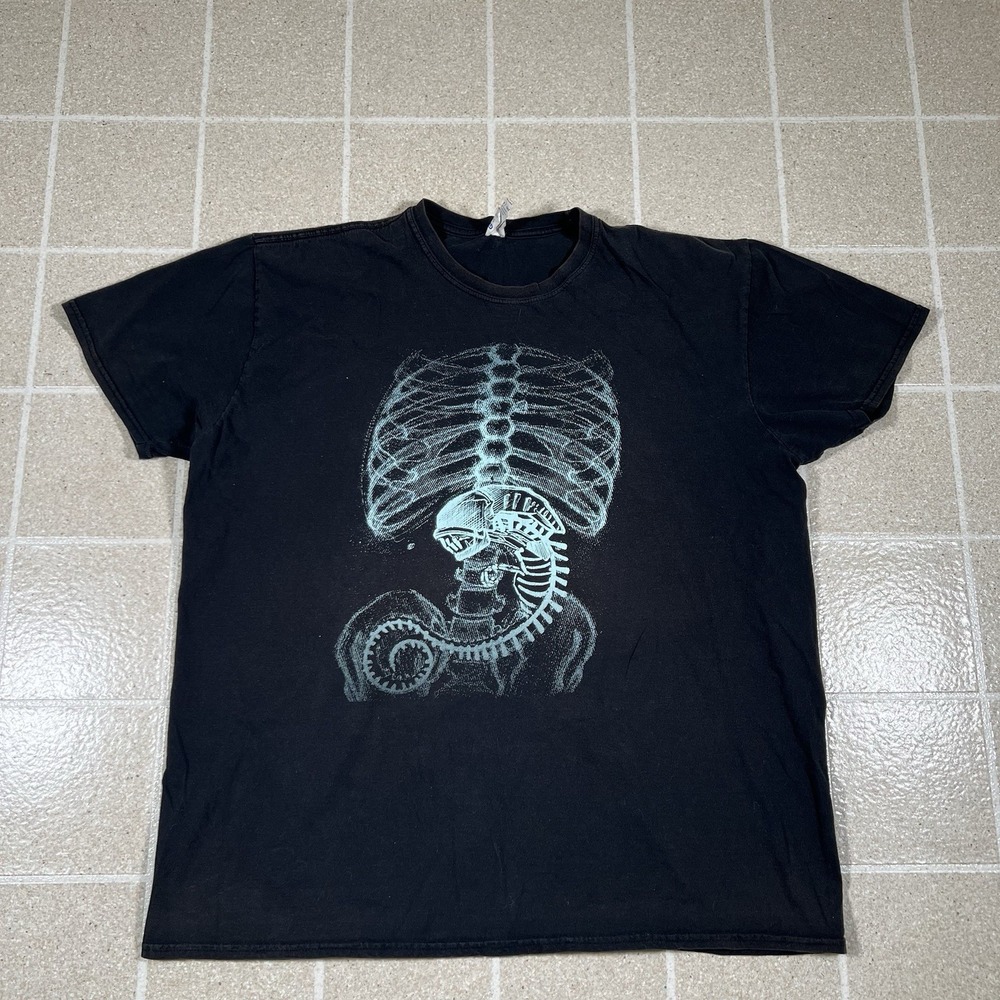 Vintage Y2K Alien Movie Promo Tshirt Xenomorph X Ray Tshirt Size 2XL